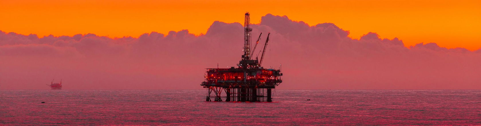 Silhouette of drilling rig on the sea