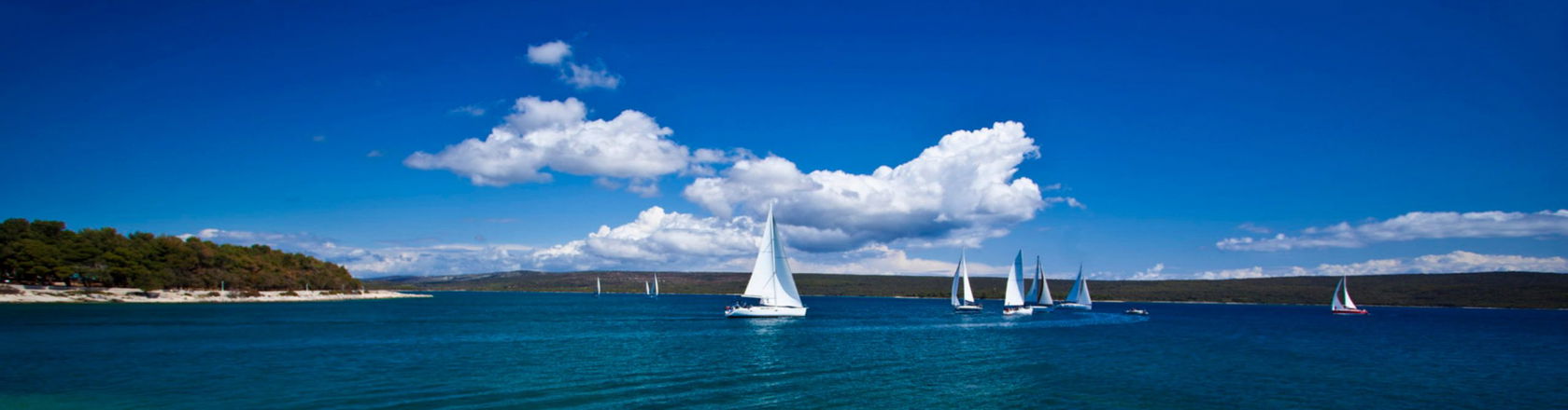Mali ocean with sailboats