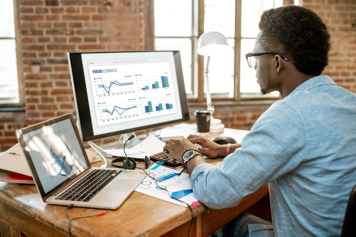 businessman workingo n FocusAnalytics data platform